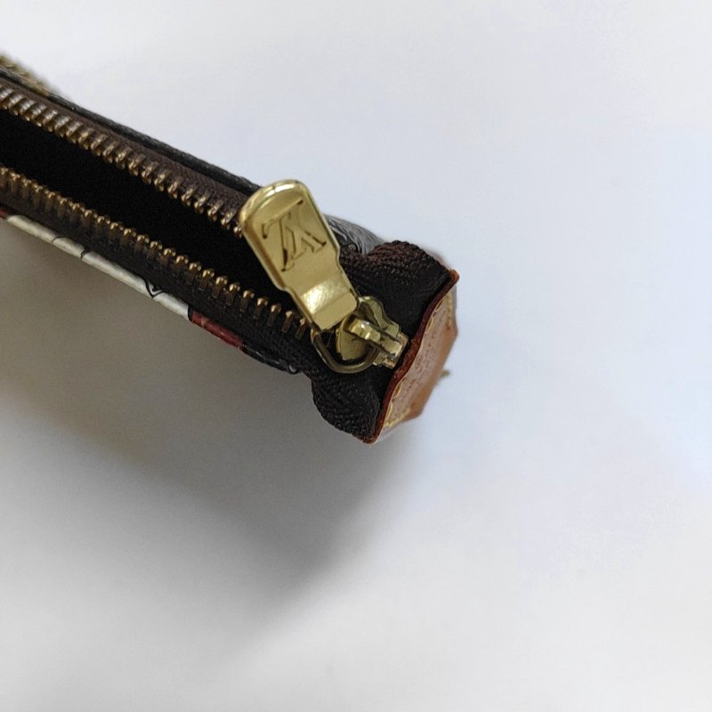 LOUIS VUITTON ACCESSOIRES 迷你 棕色塗層帆布老花印花小麻將手提包手拿包 金色五金-14