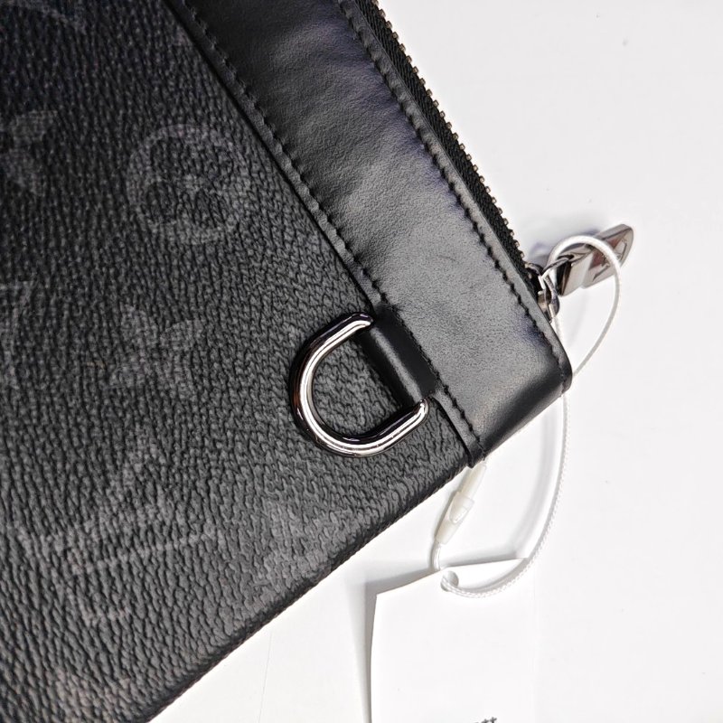 LOUIS VUITTON DISCOVERY 小號 黑色塗層帆布老花手拿包 銀色五金-8