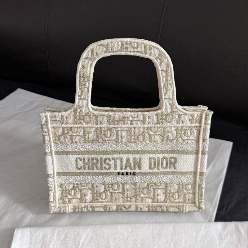 Dior mini book tote 迷你托特包 刺繡包 手提包-0