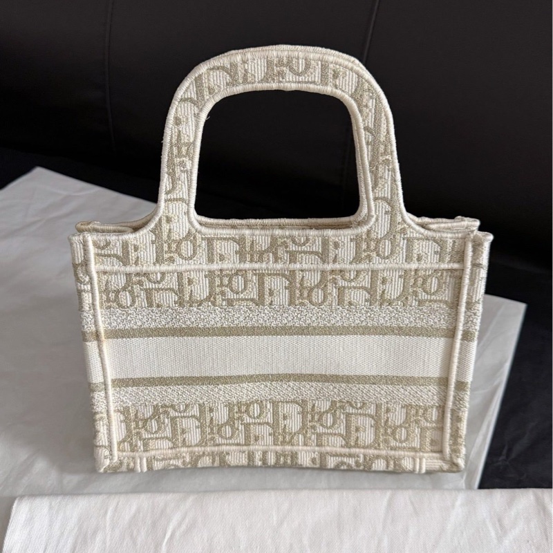 Dior mini book tote 迷你托特包 刺繡包 手提包-1