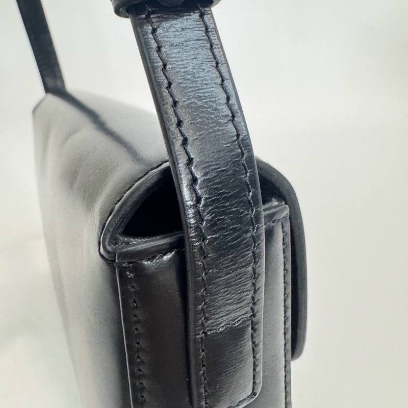 Celine TRIOMPHE 凱旋門 亮澤牛皮革 黑色金扣 肩背包 斜背包-17