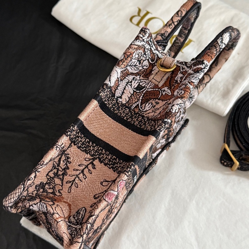 Dior mini book tote 豎版 花朵刺繡包 手提包 胭脂粉 限量版-1