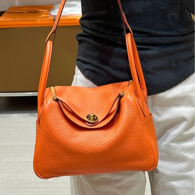 全網最低價😍Hermes愛馬仕橙togo皮lindy26手提斜挎包-1