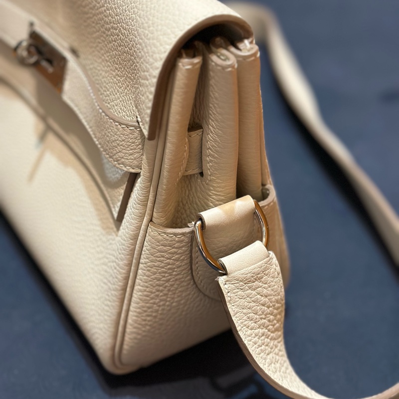 全新HERMES 愛馬仕 奶昔白K刻郵差包 中性款 KELLY MESSENGER PM TOGO皮-2
