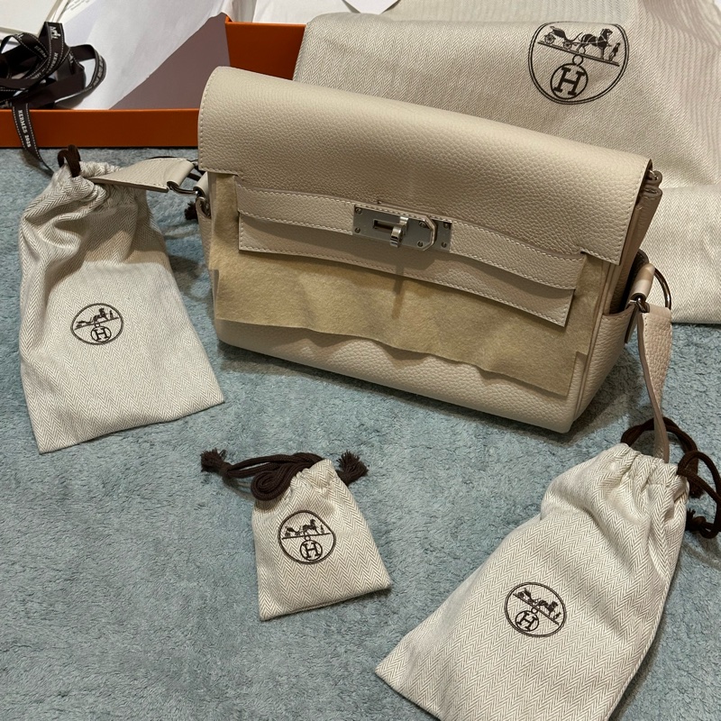 全新HERMES 愛馬仕 奶昔白K刻郵差包 中性款 KELLY MESSENGER PM TOGO皮-4