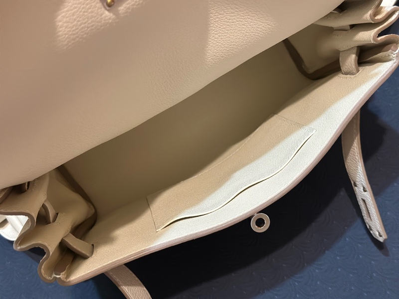 全新HERMES 愛馬仕 奶昔白K刻郵差包 中性款 KELLY MESSENGER PM TOGO皮-11