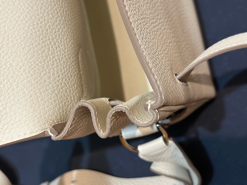 全新HERMES 愛馬仕 奶昔白K刻郵差包 中性款 KELLY MESSENGER PM TOGO皮-13