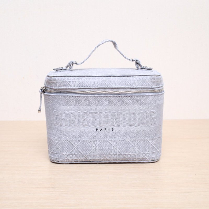 DIOR DiortravelVanity化妝包大號24灰色帆布銀扣2020肩背包-1