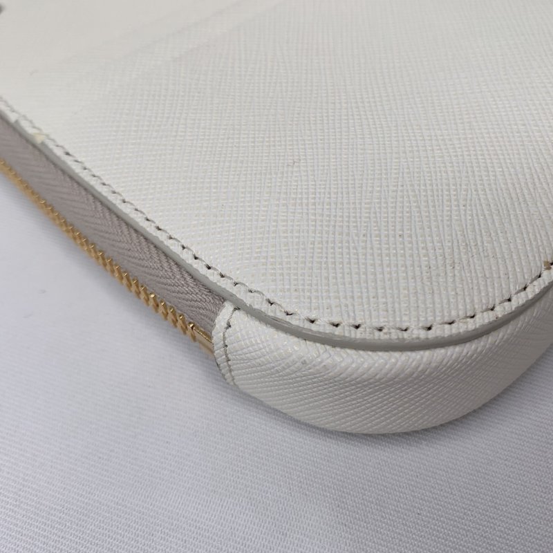 PRADA Saffiano皮革手機包-13