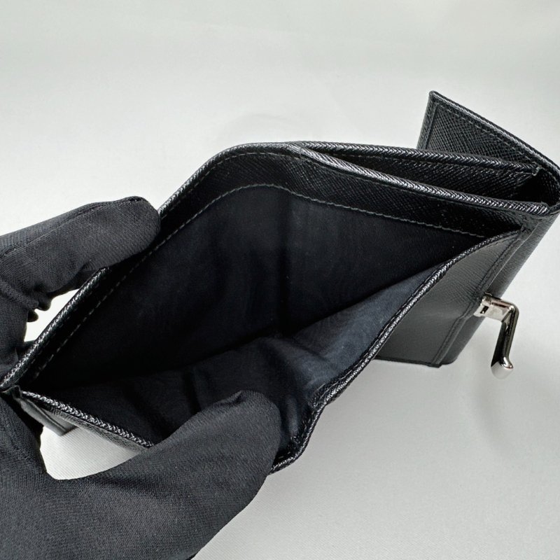 PRADA Saffiano皮革短夾-5