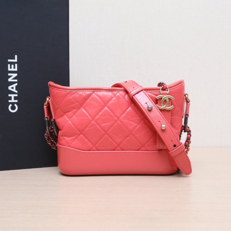 CHANEL GABRIELLE流浪小號20紅色牛皮26開金銀扣肩背包-0