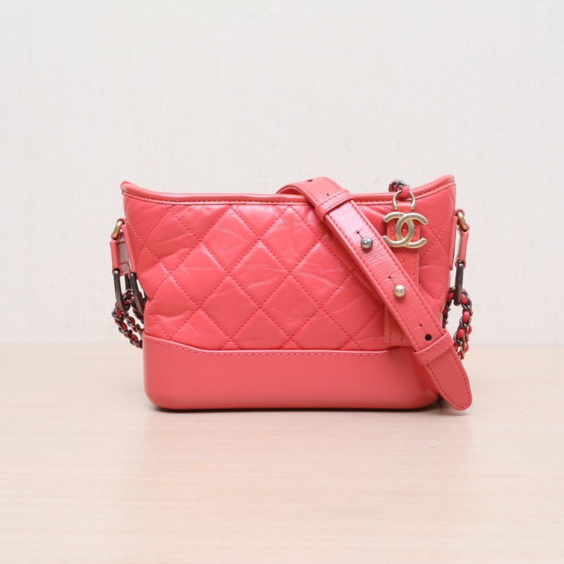 CHANEL GABRIELLE流浪小號20紅色牛皮26開金銀扣肩背包-1