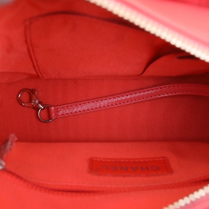 CHANEL GABRIELLE流浪小號20紅色牛皮26開金銀扣肩背包-2