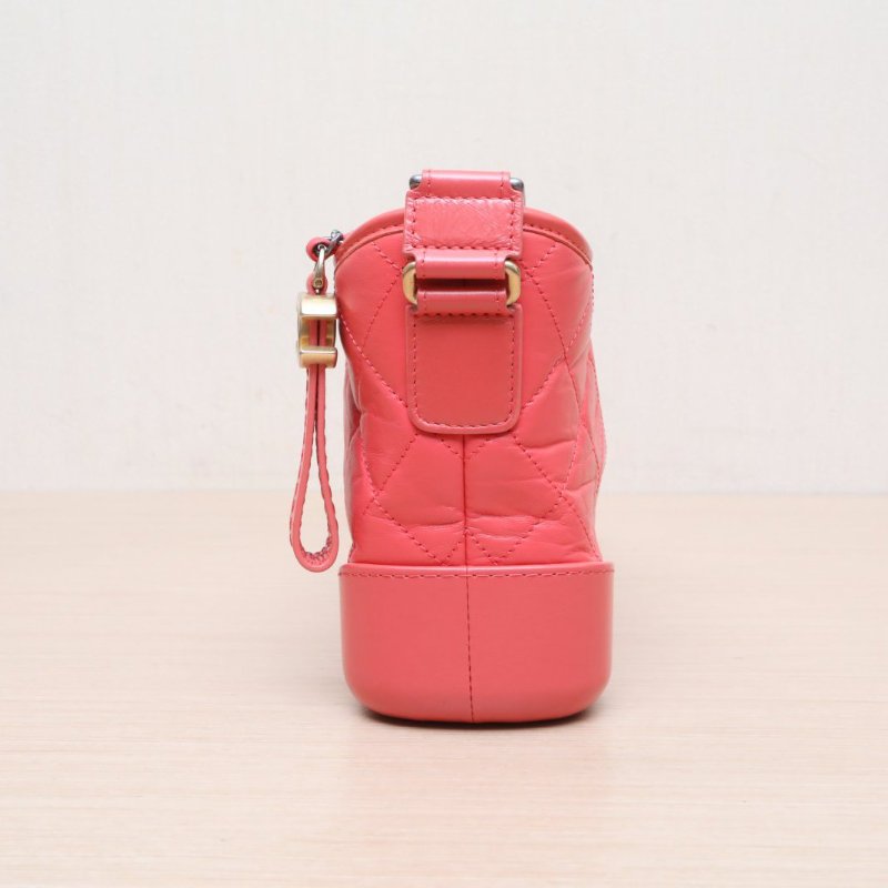 CHANEL GABRIELLE流浪小號20紅色牛皮26開金銀扣肩背包-4