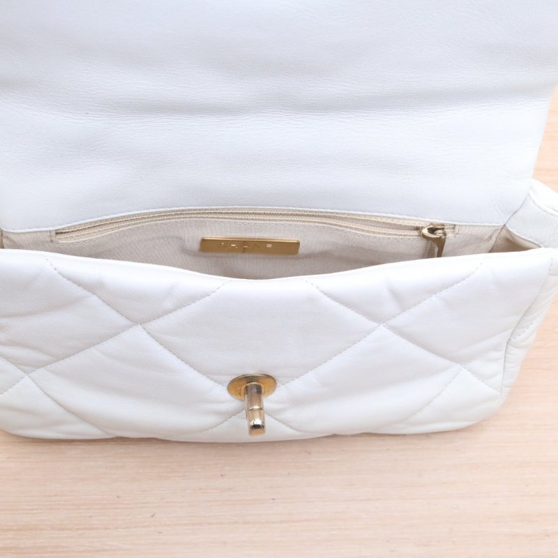 CHANEL 19BAG口蓋包小號26白色羊皮28開金銀扣肩背包-3