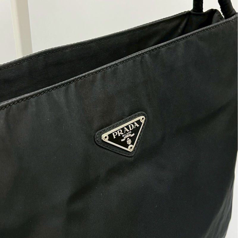 Prada尼龍肩背包-11