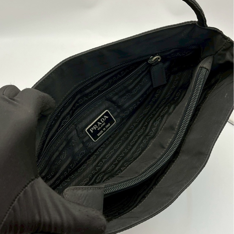 Prada尼龍肩背包-13