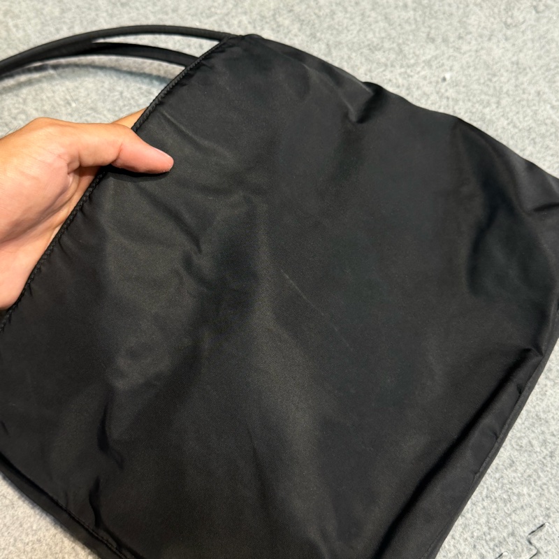 Prada尼龍肩背包-22