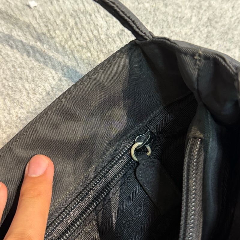 Prada尼龍肩背包-25