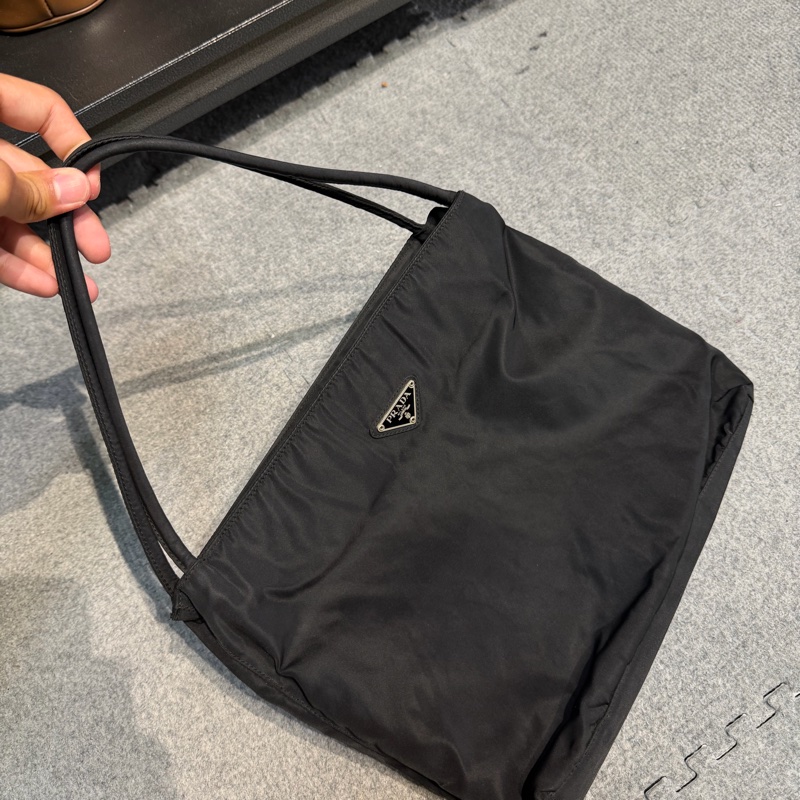 Prada尼龍肩背包-27