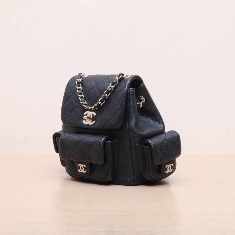 CHANEL 23KCargoDuma坦克雙肩包小號18黑色荔枝牛皮晶片開淺金扣肩背包-4