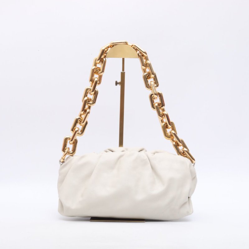 BOTTEGA VENETA 白色牛皮金扣BottegaVeneta大金鏈條雲朵包肩背包-1
