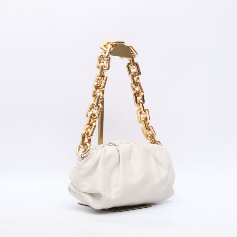 BOTTEGA VENETA 白色牛皮金扣BottegaVeneta大金鏈條雲朵包肩背包-3
