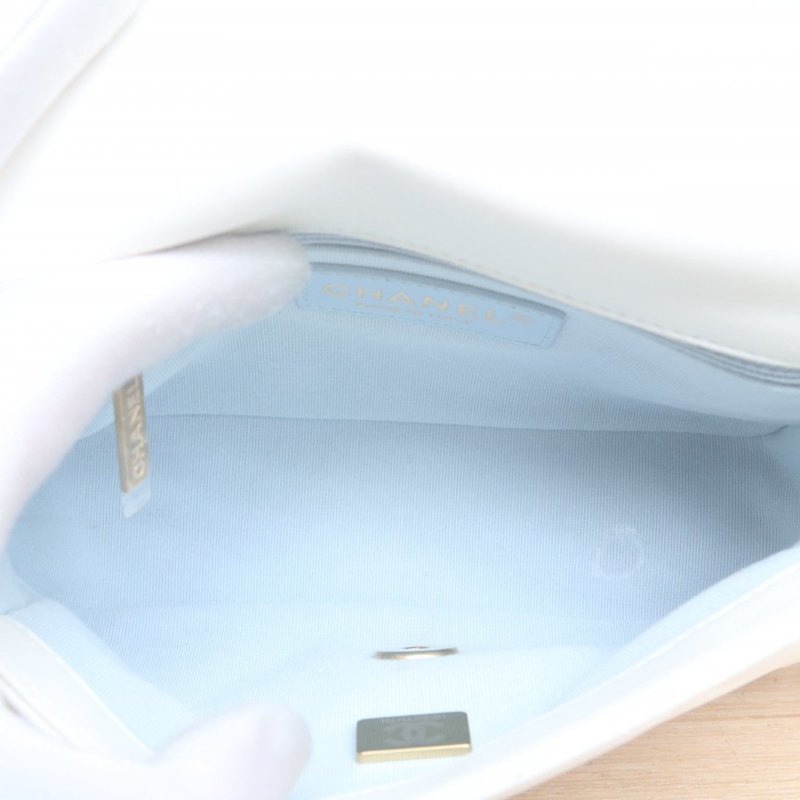 CHANEL 21KCF口蓋包18白色牛皮晶片開金扣子彈調節扣肩帶肩背包-3