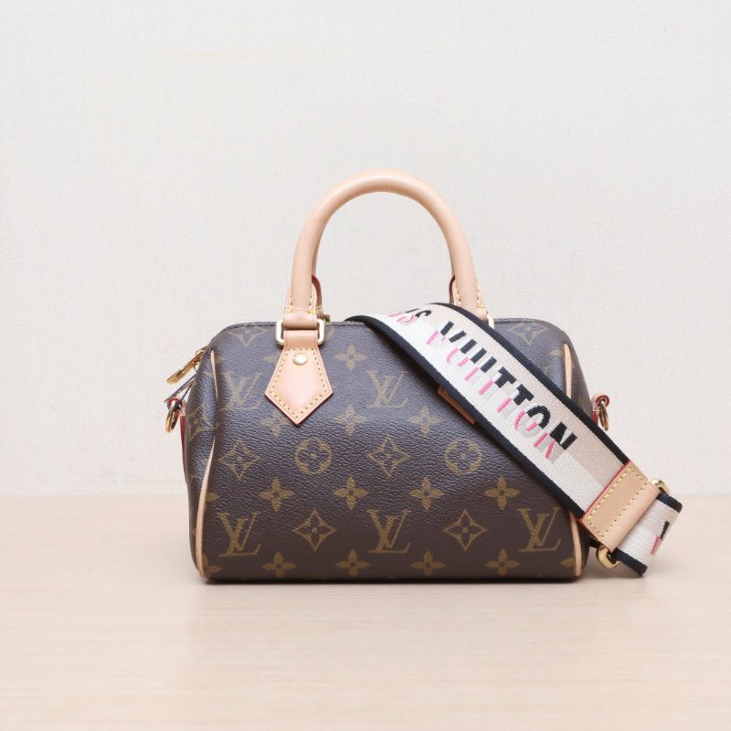 LOUIS VUITTON Sp20可拆卸黑白寬肩帶老花PVC晶片肩背包-1