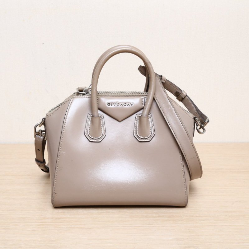 GIVENCHY ANTIGONA鑽石包Mini22奶茶色牛皮肩背包-1