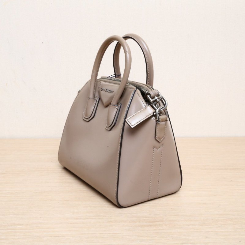 GIVENCHY ANTIGONA鑽石包Mini22奶茶色牛皮肩背包-4