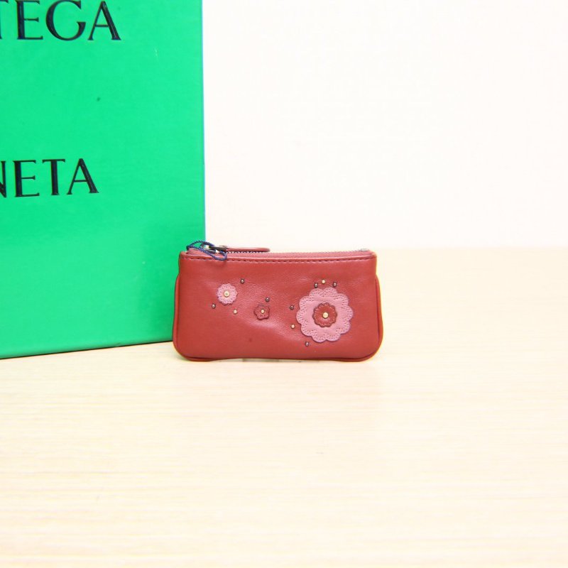 BOTTEGA VENETA 紅色牛皮零錢包花卉款肩背包-0