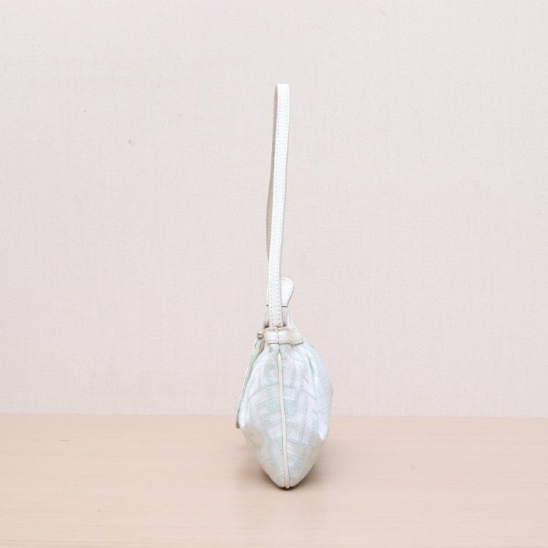 FENDI 白色帆布銀扣FF印花腋下包肩背包-4