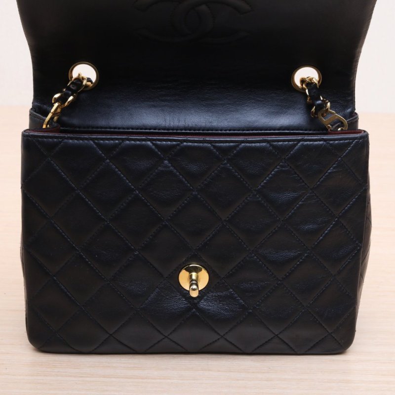 CHANEL 中古黑金羊方胖子20黑色羊皮4開金扣肩背包-2