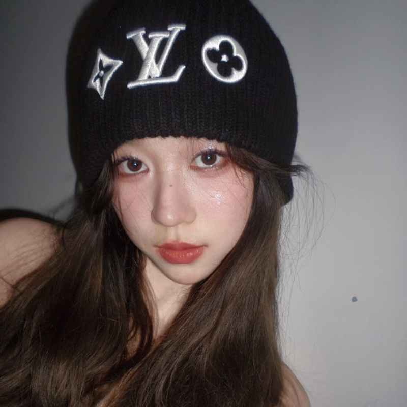 LV 黑色刺繡經典毛帽 全新盒裝⭐️ 質感保暖好好看-3
