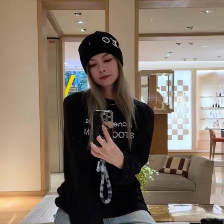 LV 黑色刺繡經典毛帽 全新盒裝⭐️ 質感保暖好好看-7