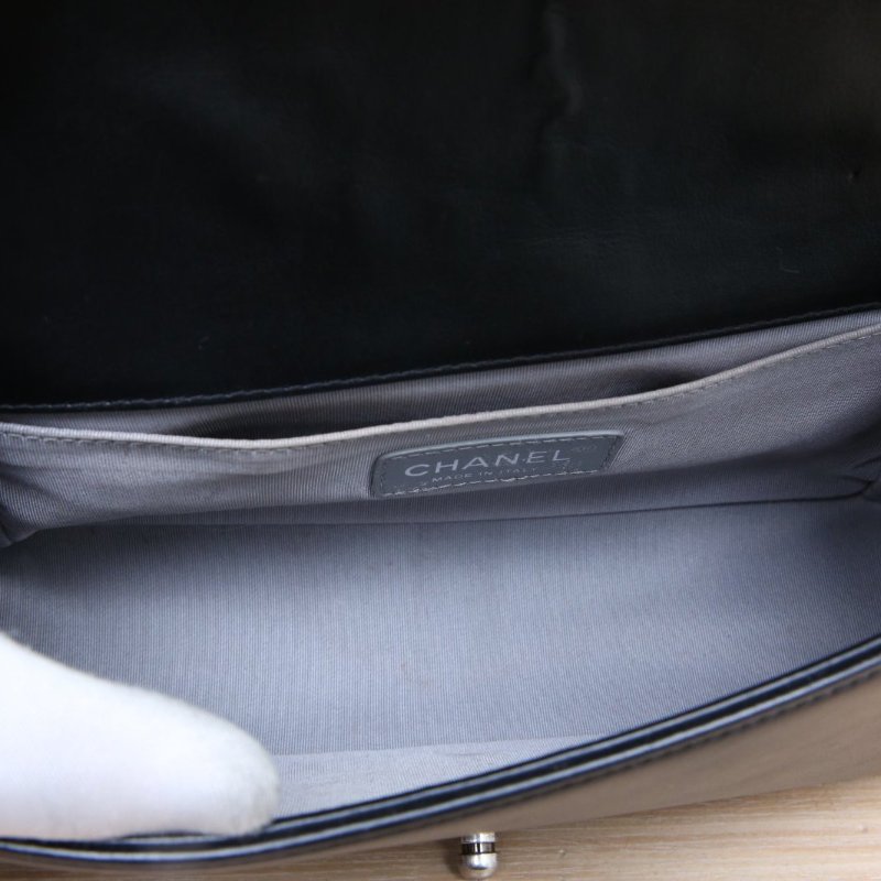 CHANEL Leboy中號25黑色羊皮20開銀扣菱格紋肩背包-3