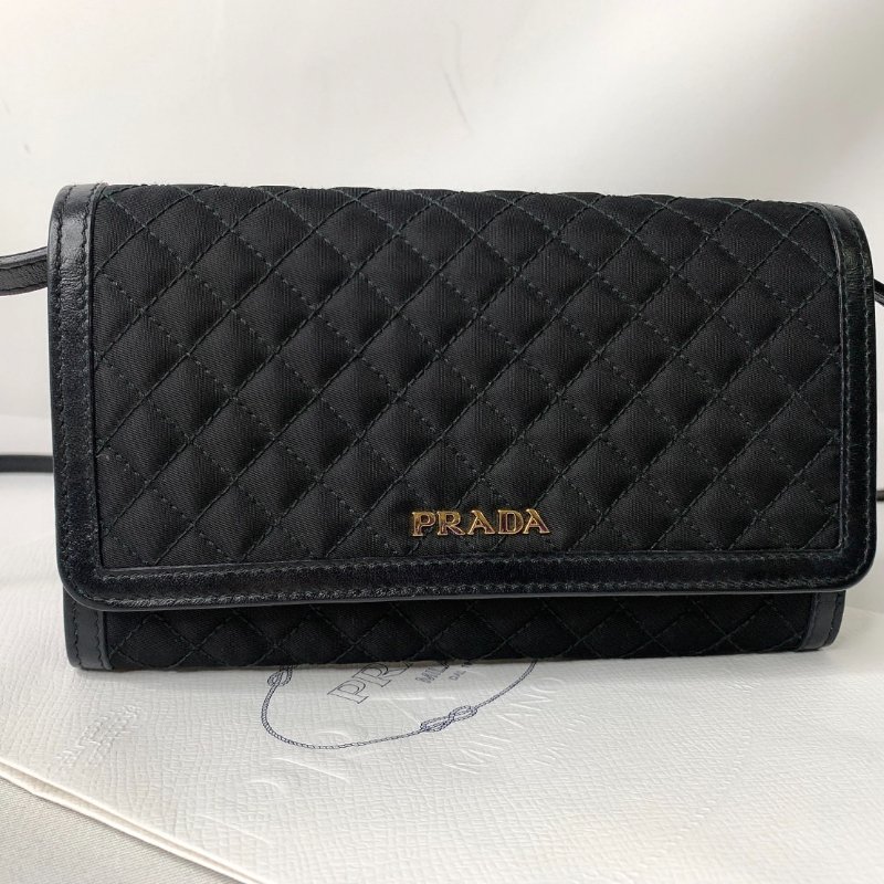 PRADA 尼龍菱格紋WOC-0