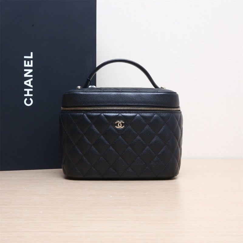 CHANEL 經典款大號手提化妝包黑色荔枝牛皮31開金扣肩背包-0