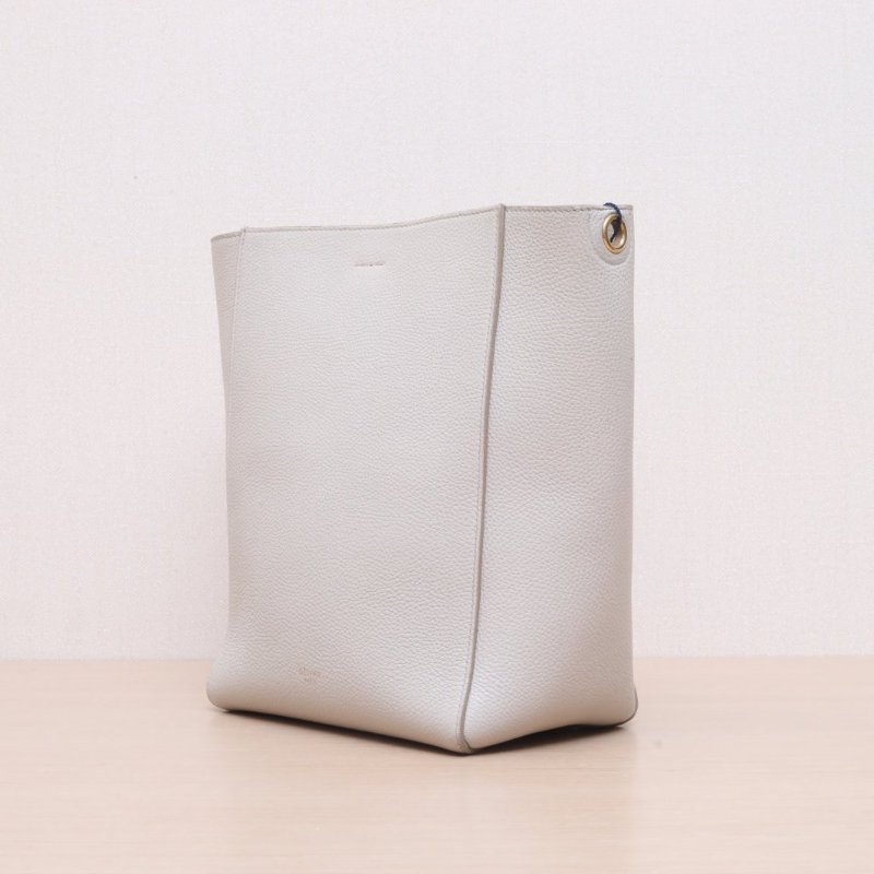 CELINE SangleBucket水桶包小號奶茶色牛皮金扣肩背包-4