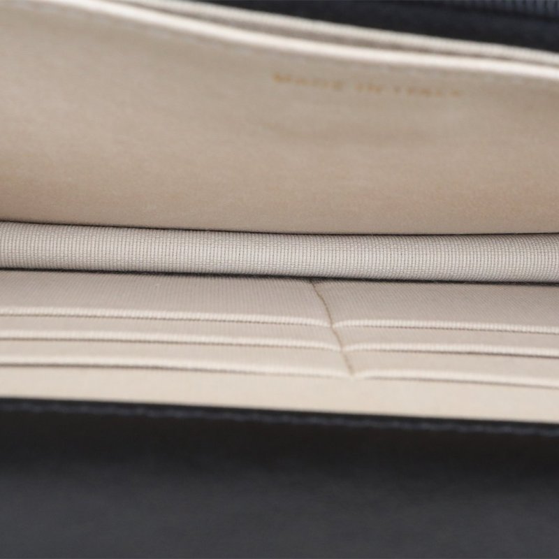 CHANEL 23CCFWOC19黑色羊皮晶片開鳳梨扣肩背包-2