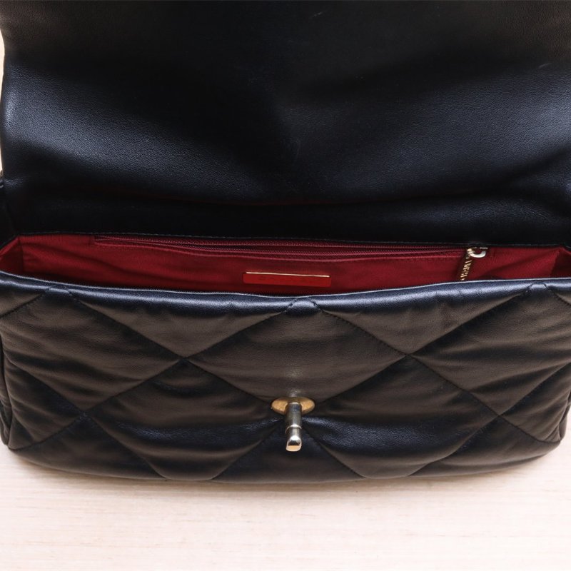 CHANEL 19BAG口蓋包中號30黑色羊皮30開金扣肩背包-3