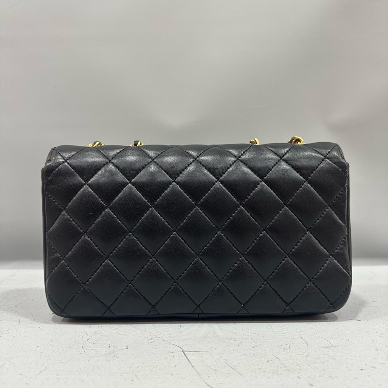 Chanel A57275 黑羊皮黑金釦斜背包 晚宴包-3