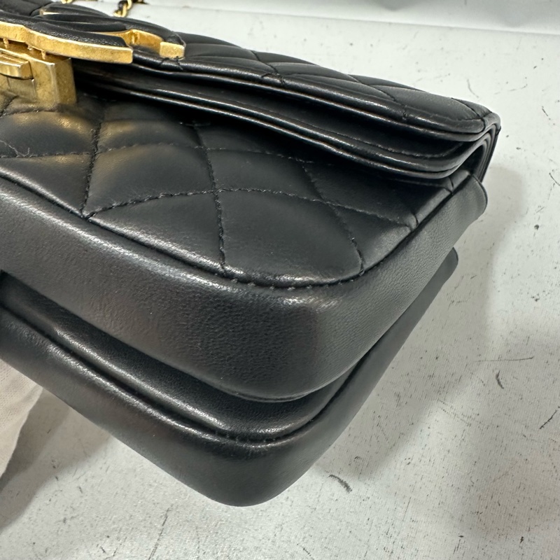 Chanel A57275 黑羊皮黑金釦斜背包 晚宴包-7