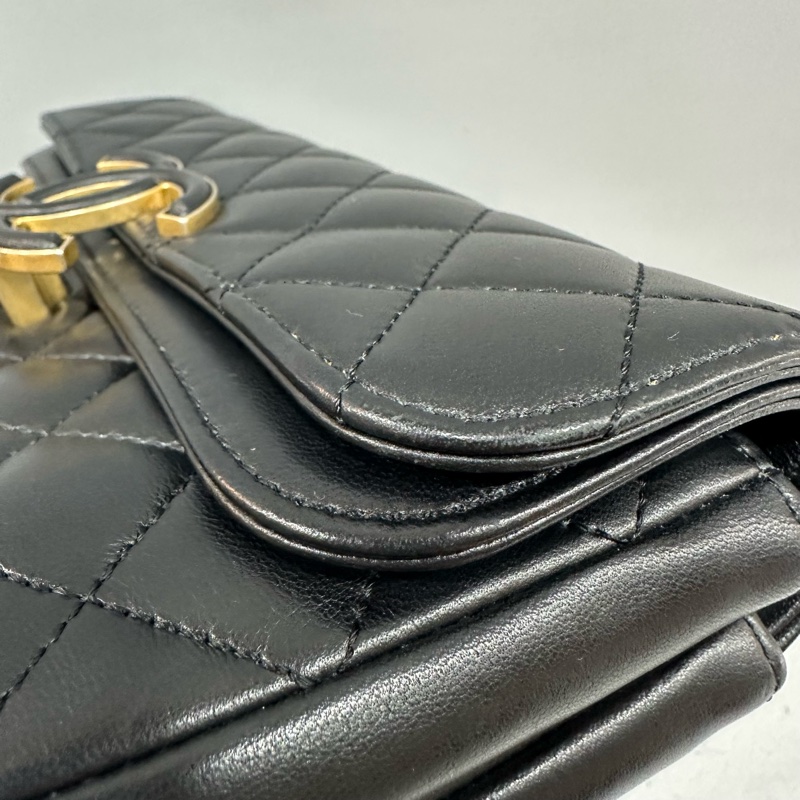 Chanel A57275 黑羊皮黑金釦斜背包 晚宴包-19