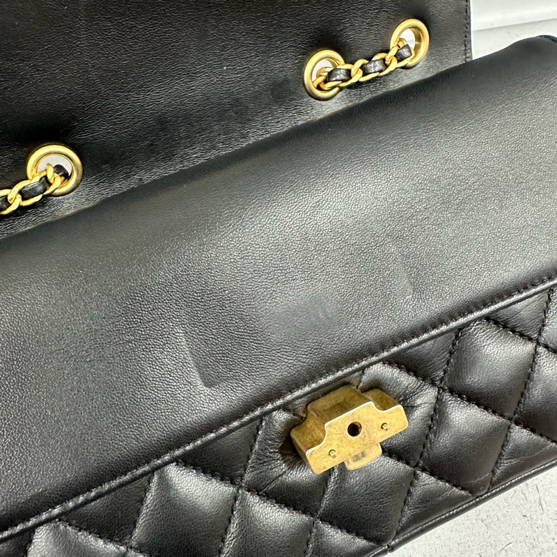 Chanel A57275 黑羊皮黑金釦斜背包 晚宴包-25