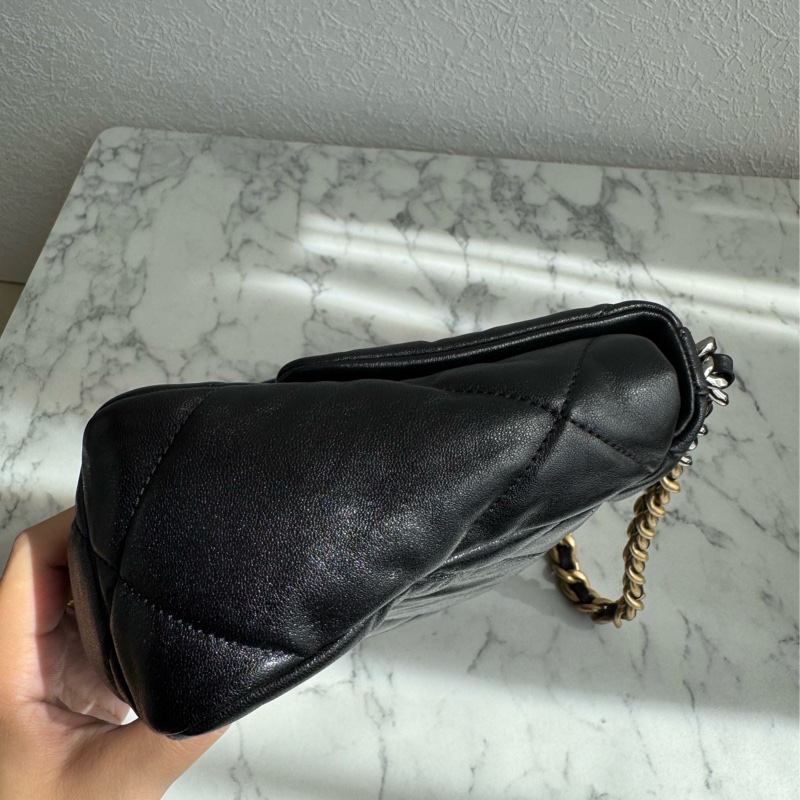 Chanel黑色菱格19金釦26-4