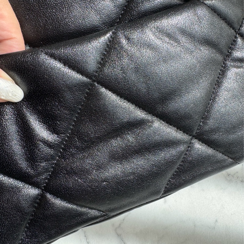 Chanel黑色菱格19金釦26-6