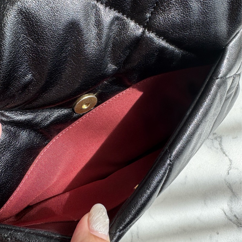 Chanel黑色菱格19金釦26-7