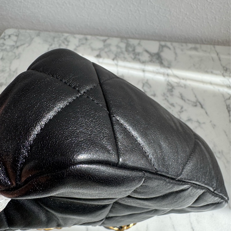 Chanel黑色菱格19金釦26-10